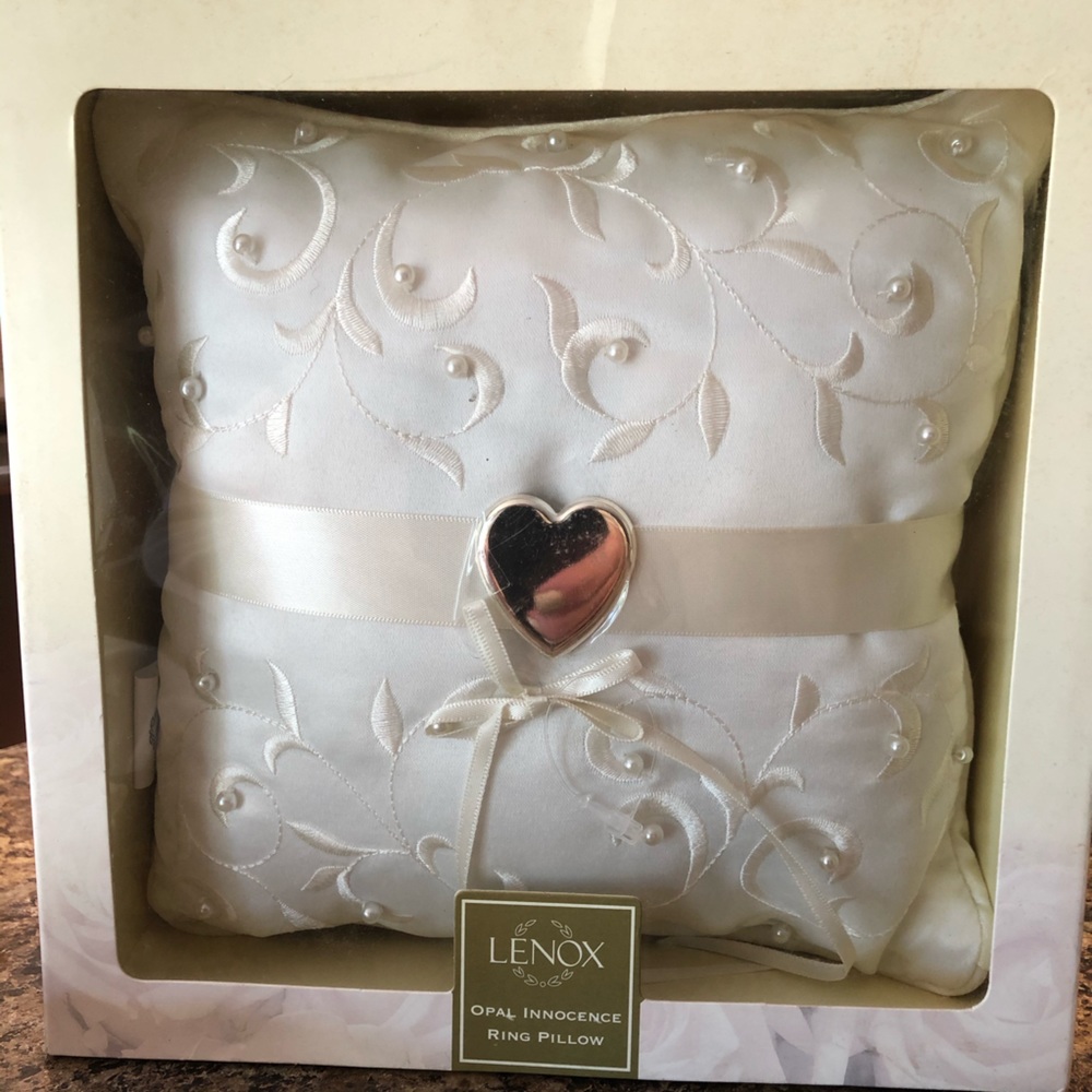 Ring pillow - Picture 2 of 3